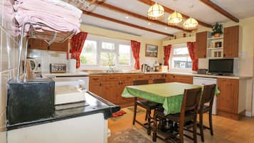 Cookware/dishes/utensils