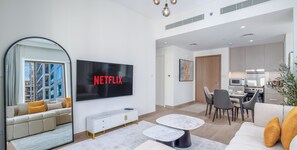 Apartament, vistes a la piscina | Sala d'estar