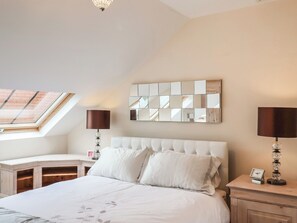 2 bedrooms, individually decorated, individually furnished, free WiFi