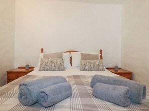 2 makuuhuonetta, yksilöllisesti sisustettu, yksilöllisesti kalustettu