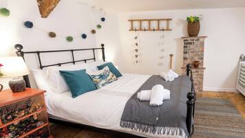 4 bedrooms, individually decorated, individually furnished, free WiFi