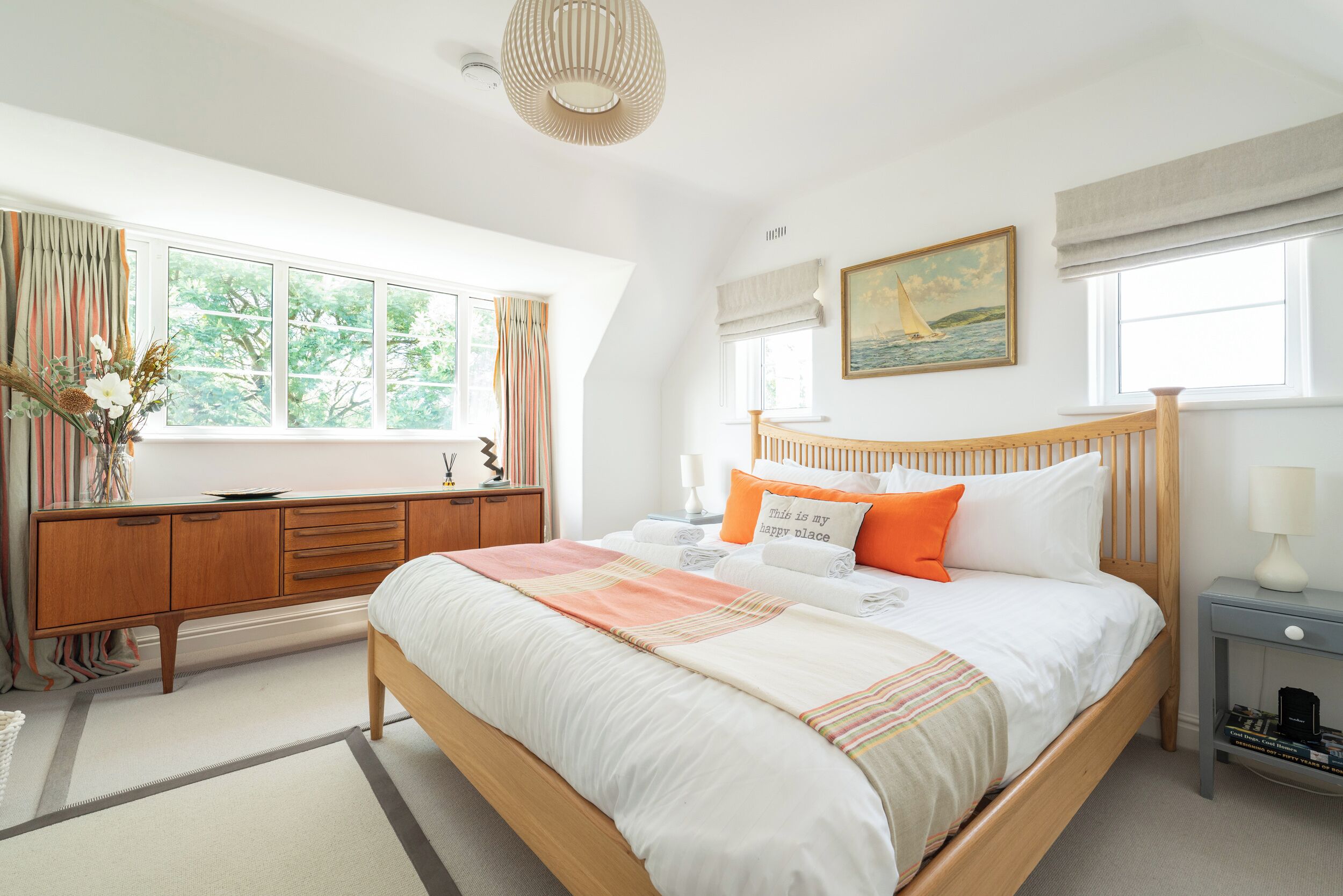 3 habitaciones, decoración personalizada y muebles diferentes 