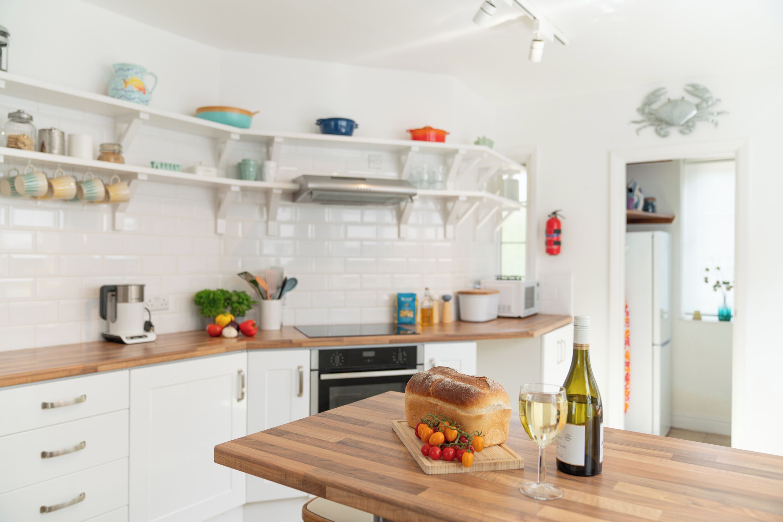 Refrigerador, lavavajillas, tetera/pava eléctrica, tostadora