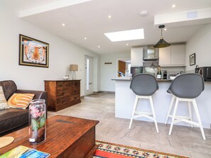 Living area - 3 Palms (Paignton)