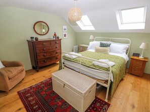 2 bedrooms, individually decorated, individually furnished, free WiFi - 2 Summerhill (Haverfordwest)