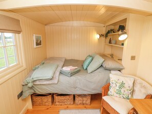 1 bedroom, individually decorated, individually furnished - Foxglove (Camborne)