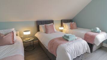 2 habitaciones, decoración personalizada y muebles diferentes