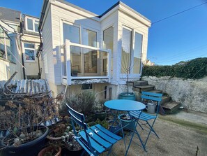 تناول الطعام بالخارج