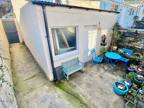 تناول الطعام بالخارج