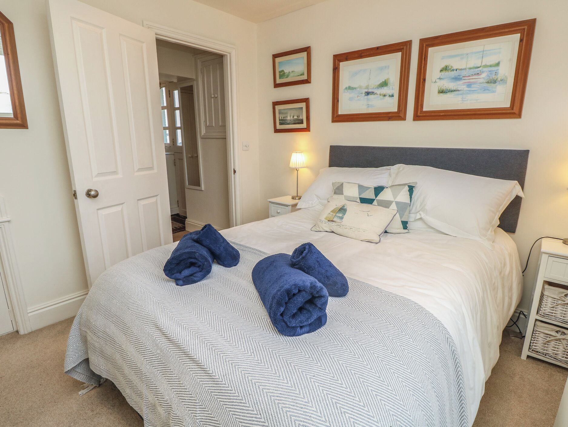 3 bedrooms, individually decorated, individually furnished, free WiFi