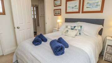 3 bedrooms, individually decorated, individually furnished, free WiFi