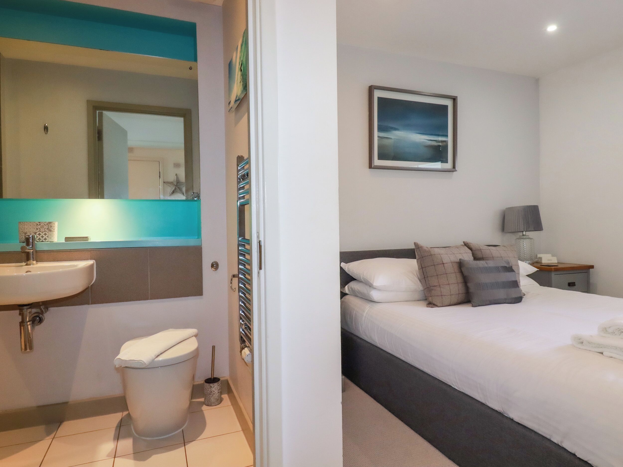 2 bedrooms, individually decorated, individually furnished, free WiFi