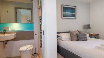 2 bedrooms, individually decorated, individually furnished, free WiFi