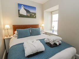 3 bedrooms, individually decorated, individually furnished, free WiFi