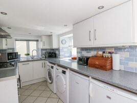 Fridge, dishwasher, cookware/dishes/utensils