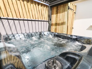 مغطس سبا خارجي