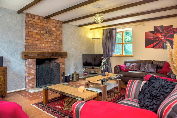 Living area - Mill Cottage (Exeter)