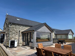 Cottage | Outdoor dining - 3 Trem y Mor (Holyhead)