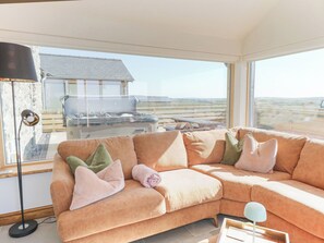 Living area - 3 Trem y Mor (Holyhead)