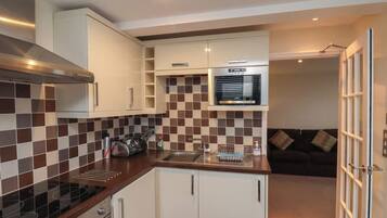 Dishwasher, cookware/dishes/utensils