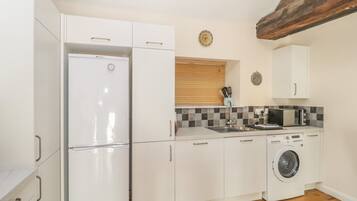 Kühlschrank, Geschirrspüler, Wasserkocher, Toaster