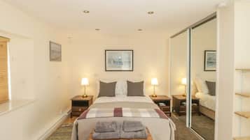 1 phòng ngủ, trang trí khác biệt