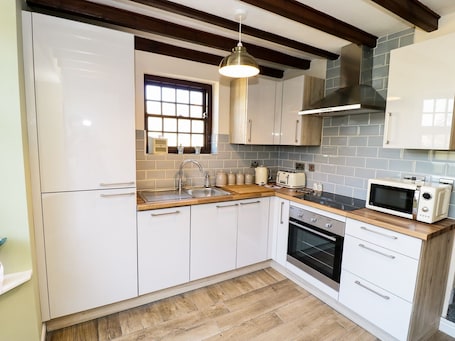 Fridge, dishwasher, cookware/dishes/utensils