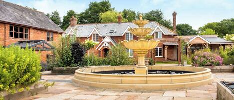 Bồn tắm spa ngoài trời