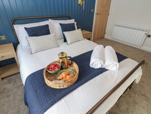 2 bedrooms, individually decorated, individually furnished, free WiFi