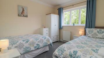 3 makuuhuonetta, yksilöllisesti sisustettu, yksilöllisesti kalustettu