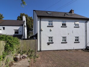 Exterior - The Stocks (Newton-le-Willows)