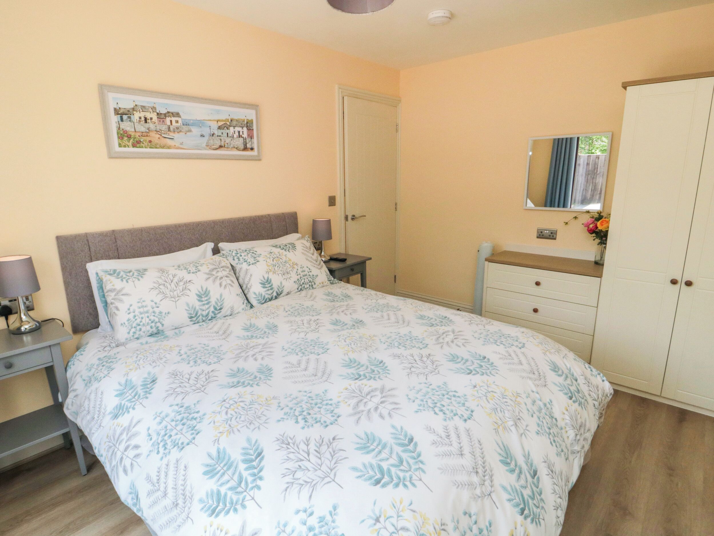 2 bedrooms, individually decorated, individually furnished, free WiFi