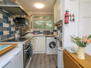 Een koelkast, een waterkoker, een broodrooster