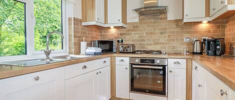 Kühlschrank, Geschirrspüler, Wasserkocher, Toaster