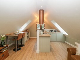 Fridge, dishwasher, electric kettle, cookware/dishes/utensils