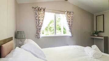 2 bedrooms, individually decorated, individually furnished, free WiFi