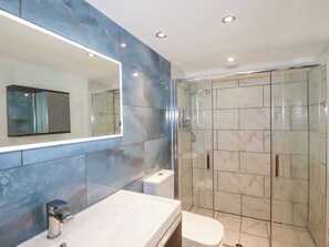 Shower - The Cubby Hole (Penzance)