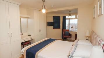 2 bedrooms, individually decorated, individually furnished, free WiFi