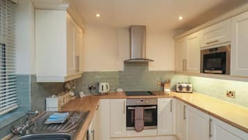 Dishwasher, cookware/dishes/utensils