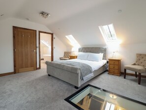 2 habitaciones, decoración personalizada y muebles diferentes 