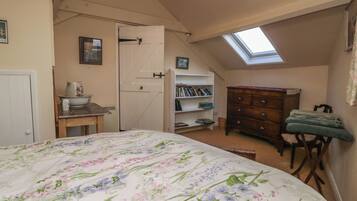 2 bedrooms, individually decorated, individually furnished, free WiFi