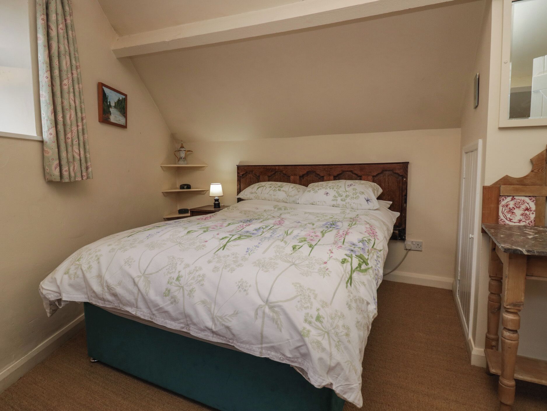 2 bedrooms, individually decorated, individually furnished, free WiFi