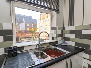 Cookware/dishes/utensils
