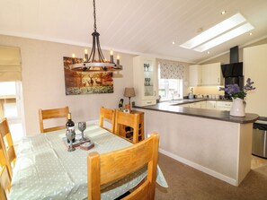 Dining - The Lake House (Grantham)