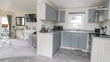 Dishwasher, cookware/dishes/utensils