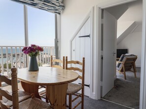Cottage | Dining