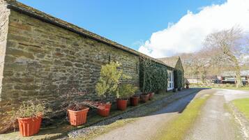 المنطقة المحيطة بالمنشأة