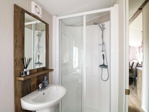 Shower - Woodpecker Lodge (Coalville)