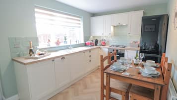 Réfrigérateur, bouilloire électrique