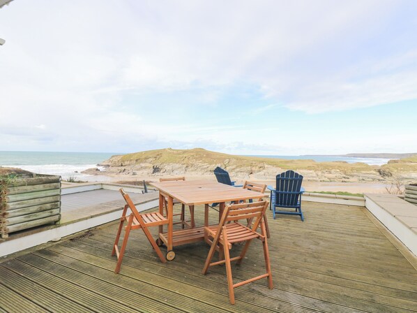 Outdoor dining - Catch the Wave (Newquay)